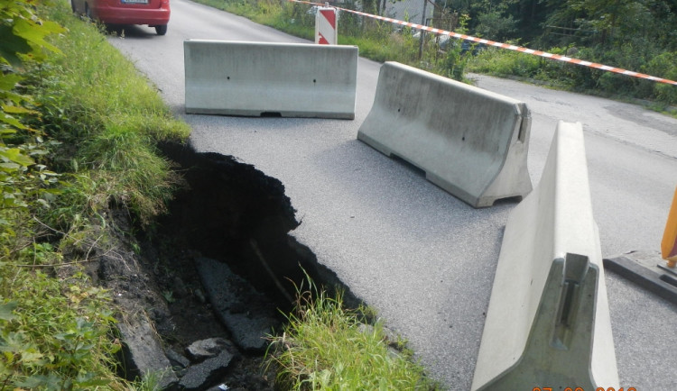 Poškozený propustek v Kateřinské ulici. Foto: Kraj-lbc.cz