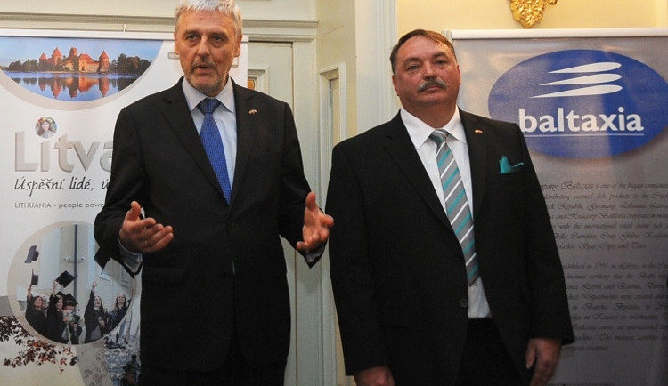 Konzul Saulius Bazevičius vlevo na snímku. Foto: MML/Jan Vrabec