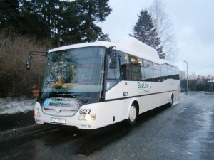 Z městského autobusu vypadla žena. Řidič nezavřel včas dveře