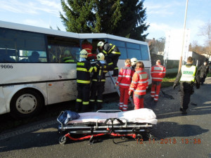 Nehoda autobusu v České Lípě: Jeden mrtvý a deset zraněných