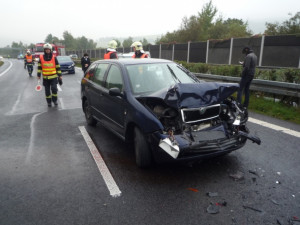 Rychlostku na Liberec uzavřela hromadná nehoda čtyř aut