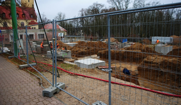 Na konečné tramvaje roste nový vchod do ZOO
