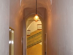 Kdo chodil na Stavebku, pamatuje na úzké chodbičky a průchody, ve kterých zpočátku bloudil. Foto: SPŠ Stavbení