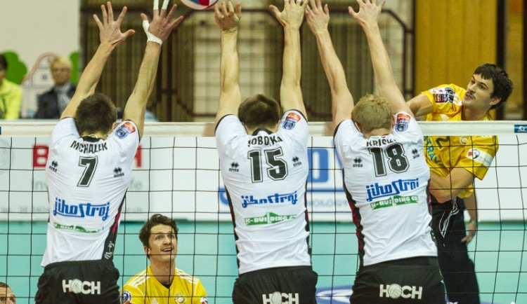 Jihostroj zamířil pod Ještěd, kde se utká s Duklou