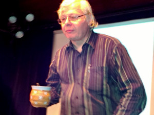 Roman Karpaš na křtu knihy.