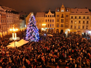 Advent odstartuje nedělní rozsvícení stromu před radnicí