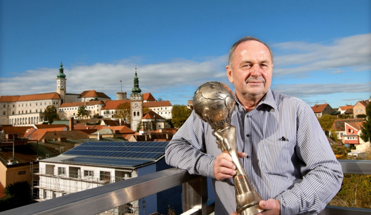 Jiří Marian s cenou pro vítěze E.ON Energy Globe Award ČR 2013