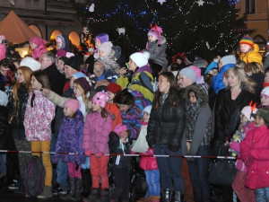 Je v Liberci víc čertů nebo andělů? Před radnicí to bylo nerozhodně