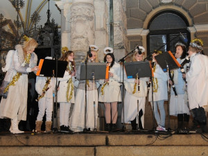 Je v Liberci víc čertů nebo andělů? Před radnicí to bylo nerozhodně