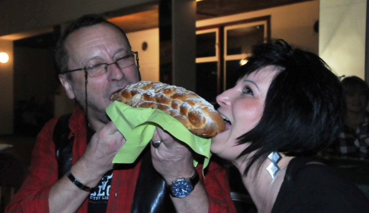 Vánočka od fanynky Sešlosti chutnala