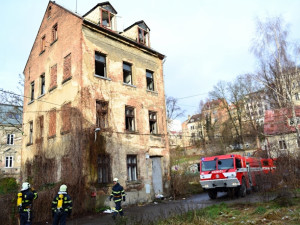 Hasiči zachránili šest osob. Foto: HZSLK/Radek Poloprutský