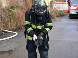 Hasiči zachránili šest osob. Foto: HZSLK/Radek Poloprutský