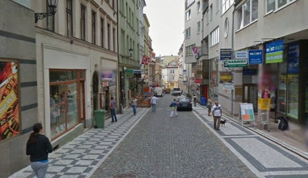 V Moskevské ulici řádění skončilo. Foto: Google maps