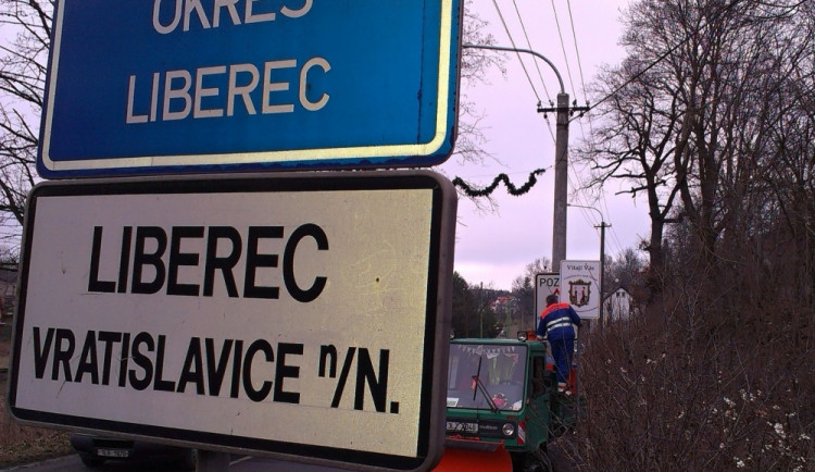 Cedule se zmínkou o Porschem nechala radnice sundat.