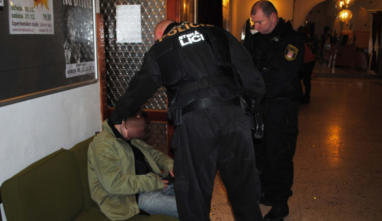 Posledního hosta museli z Lidových Sadů vyvést strážníci