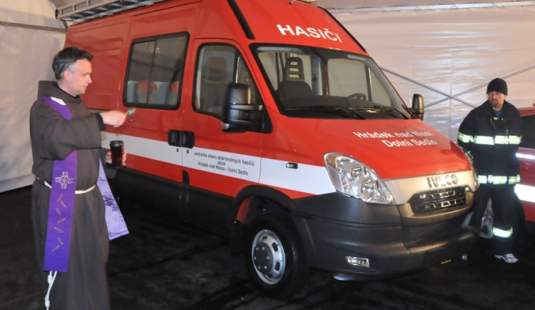 Křest nového hasičského auta. Foto: Kraj-lbc.cz