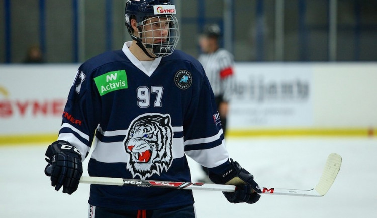 Talent Zacha zastupuje liberecký hokej na šampionátu juniorů