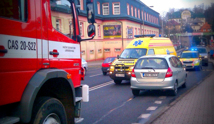 Auto srazilo v Košické ulici chodce