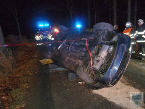 Zdemolované auto po nehodě. Foto: SDH Hrádek nad Nisou