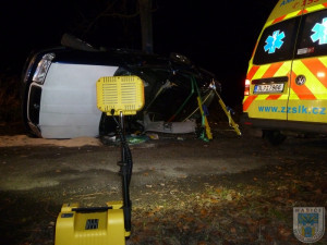 Zdemolované auto po nehodě. Foto: SDH Hrádek nad Nisou