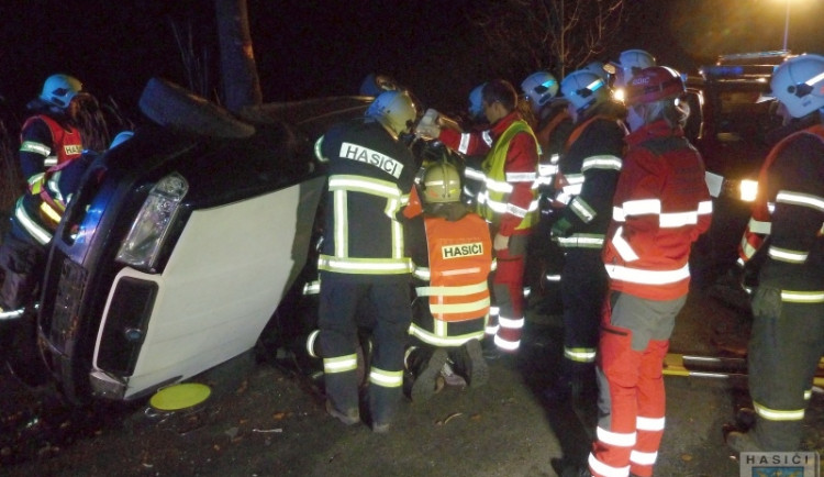 Zdemolované auto po nehodě. Foto: SDH Hrádek nad Nisou
