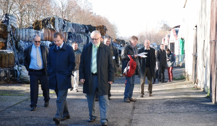 Zástupci Libereckého kraje navštívili skládku společně s německými partnery loni v listopadu. Foto: Jiří Langer