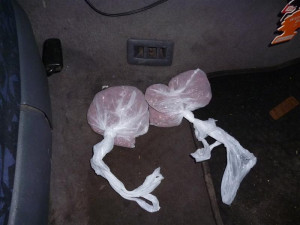 V dalším autě našli celníci tablety pod nohama spolujezdce. Foto: Celní správa