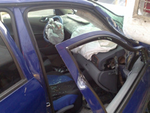 Řidič s osobním vozem Škoda Octavia čelně narazil do plošiny energetického podniku. Foto: HZSLK