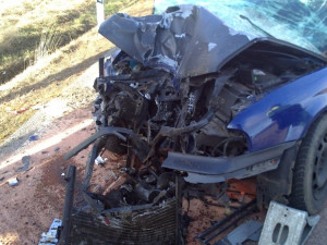 Řidič s osobním vozem Škoda Octavia čelně narazil do plošiny energetického podniku. Foto: HZSLK