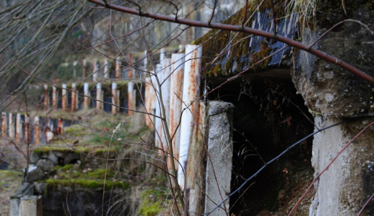 Tribuna amfiteátru je dnes v takovém stavu