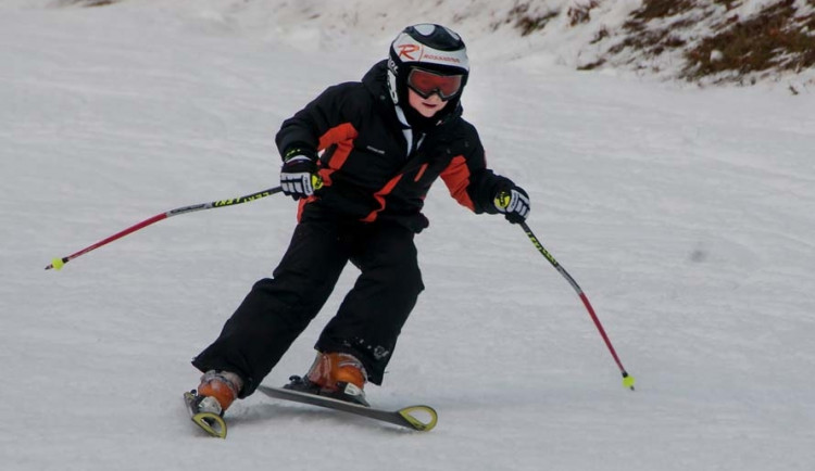 Zima je tu, s ní i lyžování