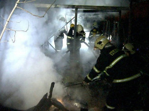 Noční požár na Nové Rudě. Foto: Hasiči Horni Hanychov