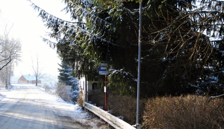Po zrcadle na Horské zbyl jen sloupek.