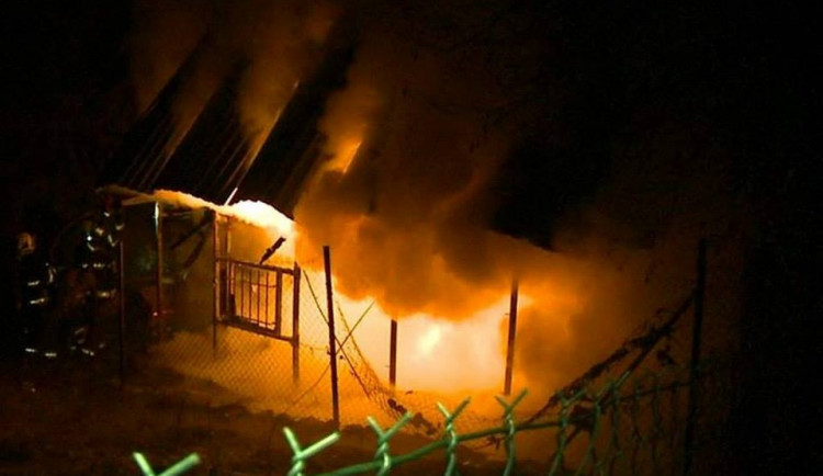 Noční požár na Nové Rudě. Foto: Hasiči Horni Hanychov