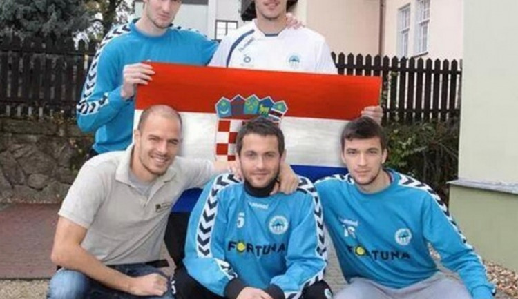 Liberečtí Chorvati. Toho vlevo nahoře jsem neidentifikoval. Vedle něj Kelić. Dole zleva Vulin, Kerić, Sivrić. Foto: převzato z profilu @Grindery na Twitteru