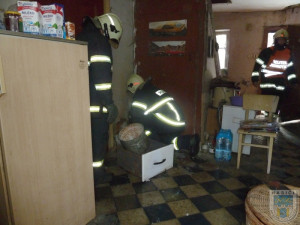 Saze hořící v komíně zaměstnaly dvě jednotky hasičů. Foto: Hasiči Hrádek nad Nisou