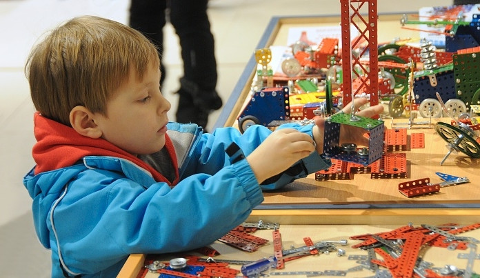 Nejhezčí věž ze stavebnice Merkur postavily děti ze školy Na Výběžku. Foto: Jan Vrabec