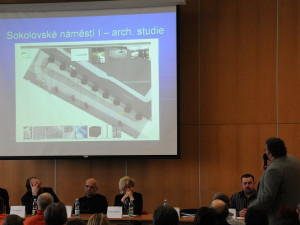 Pondělní debata o podobě Sokolovského náměstí. Foto: Jan Král