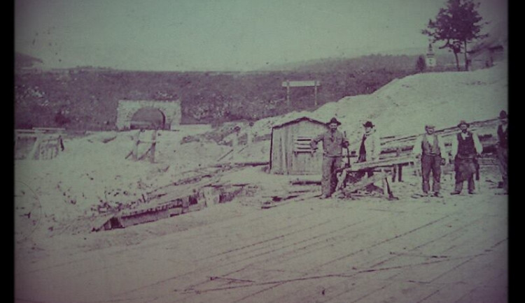 Stavba přehrady v roce 1904