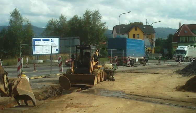 Křižovatka dostane nový kruhový objezd. Foto: Jiří Langer