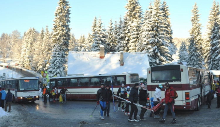 Autobusy v Bedřichově. Foto: Jiří Langer
