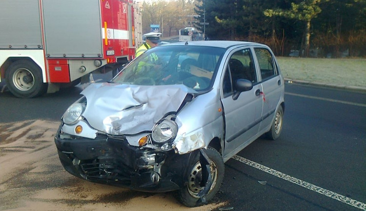 Nehoda ve Zhořelecké ulici. Foto: Odtahová služba Říha
