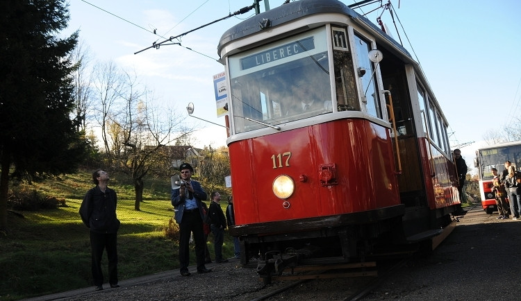 Sobotní nabídka: Historickou tramvají do lázní a vstup za polovic