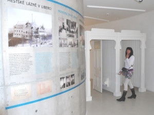 Městské lázně vzaly útokem stovky návštěvníků. Foto: Jiří Langer