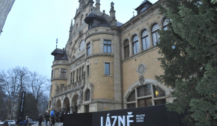 Městské lázně vzaly útokem stovky návštěvníků. Foto: Jiří Langer