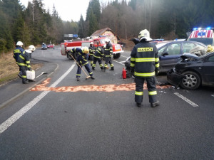 Při nehodě u Harrachova se zranili čtyři cizinci. Foto: HZSLK