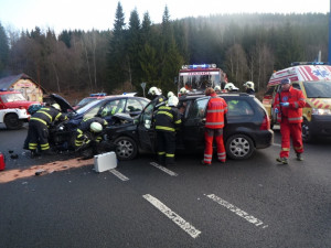 Při sobotní nehodě u Harrachova se zranili čtyři cizinci