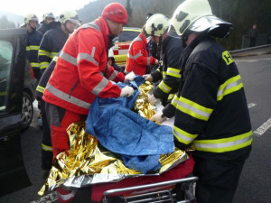 Při nehodě u Harrachova se zranili čtyři cizinci. Foto: HZSLK