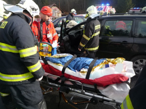 Při nehodě u Harrachova se zranili čtyři cizinci. Foto: HZSLK