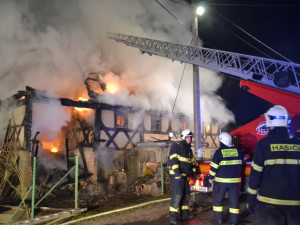 Na Frýdlantsku lehlo popelem stavení plné zvířat. Foto: HZSLK